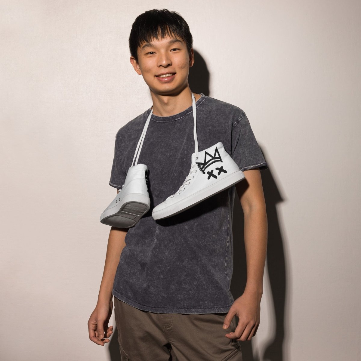 Crown high top canvas shoes- - Baht